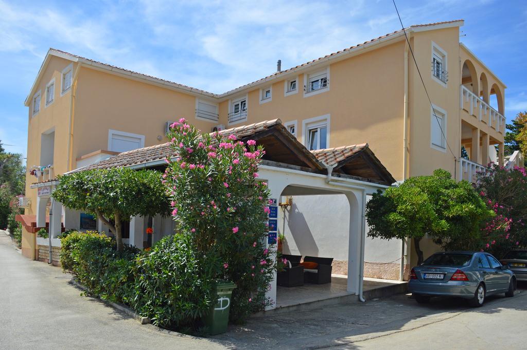 Apartments Eufemija Novalja Exterior foto
